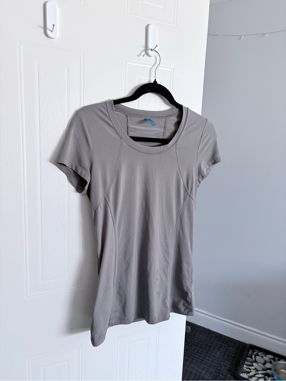 Women's Short-Sleeve Gray Performance Tee